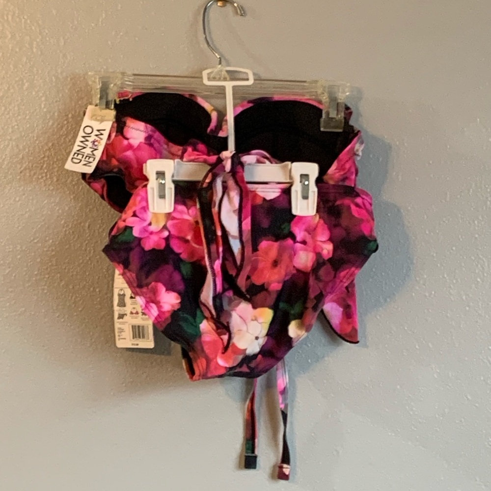 Women Owned NWT bikini. M - Picture 5 of 5